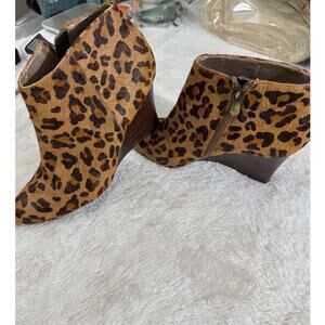 Adrienne Vittadini AV Sarah Leopard Calf Hair Wedge Booties S 9.5M Preloved